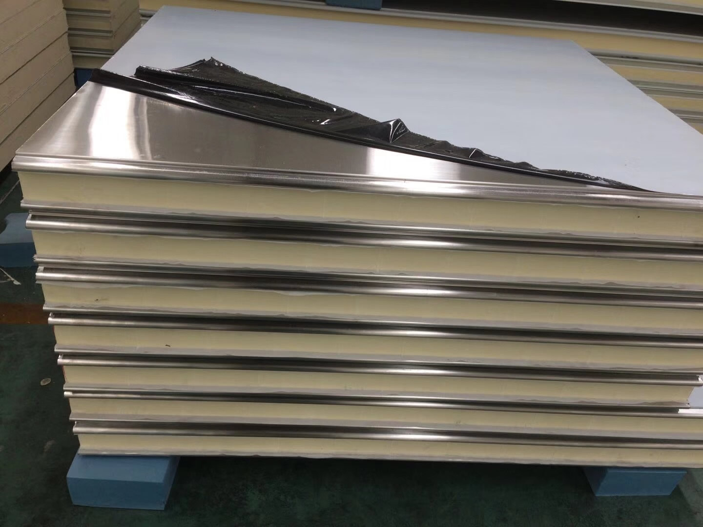  聚氨酯板在冷庫應用有哪些優(yōu)勢